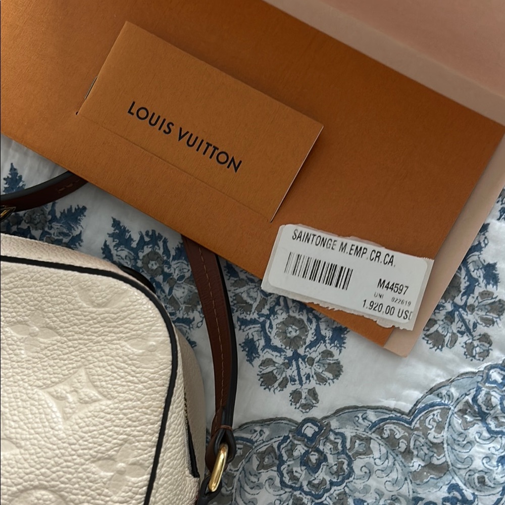 Louis Vuitton Cream Crossbody Bag - Picture 4 of 12